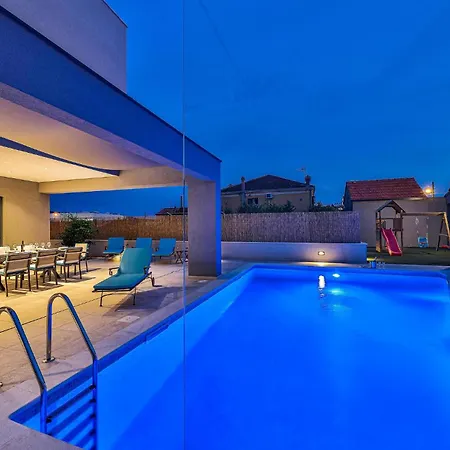 Beautiful In With Kitchen Holiday home *