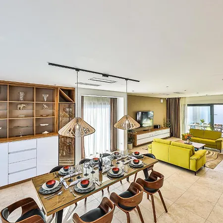 Holiday home Beautiful In With Kitchen Trogir