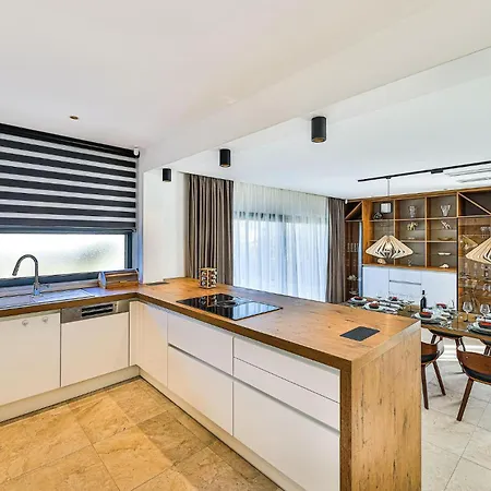 Beautiful In With Kitchen Holiday home *