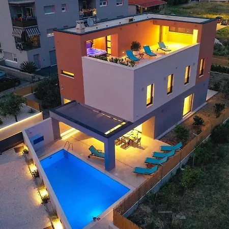 Holiday home Beautiful In With Kitchen Trogir